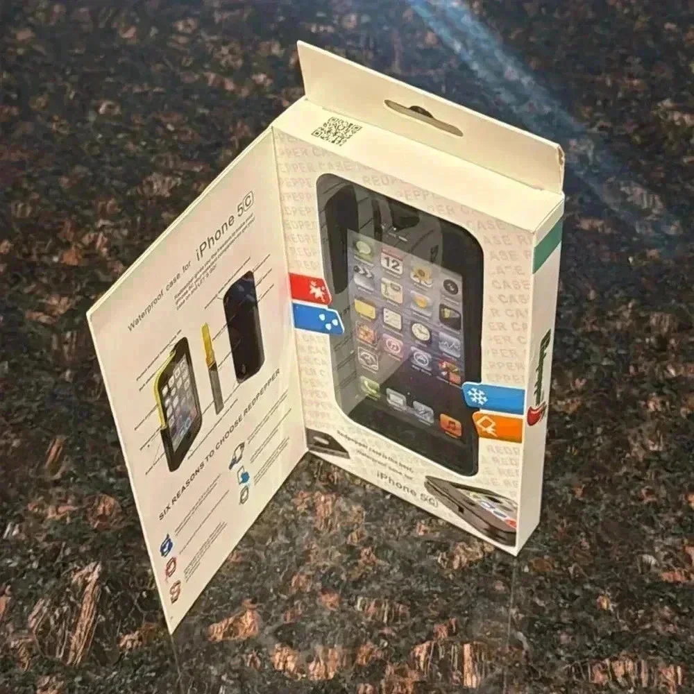 NWT! iPhone 5C REDPEPPER Black Waterproof Case